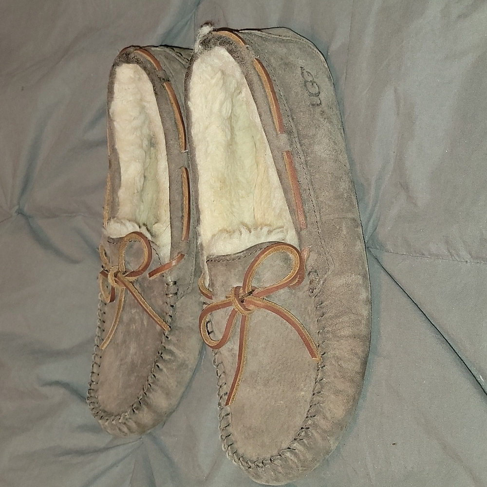 Ugg 8 house shoes